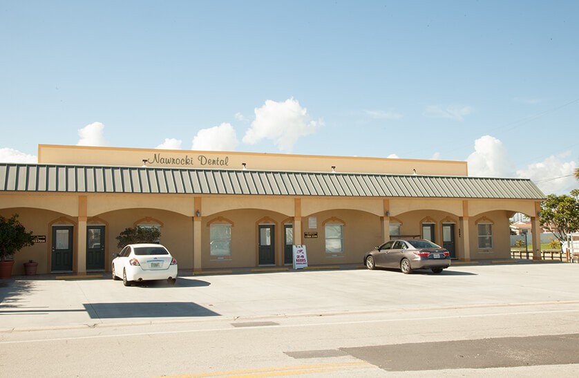 Outside view of Cocoa Beach Florida dental office building
