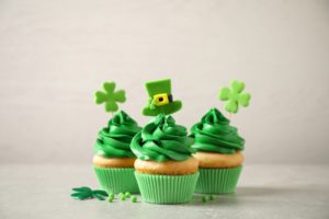 three St. Patrick’s Day-themed cupcakes 